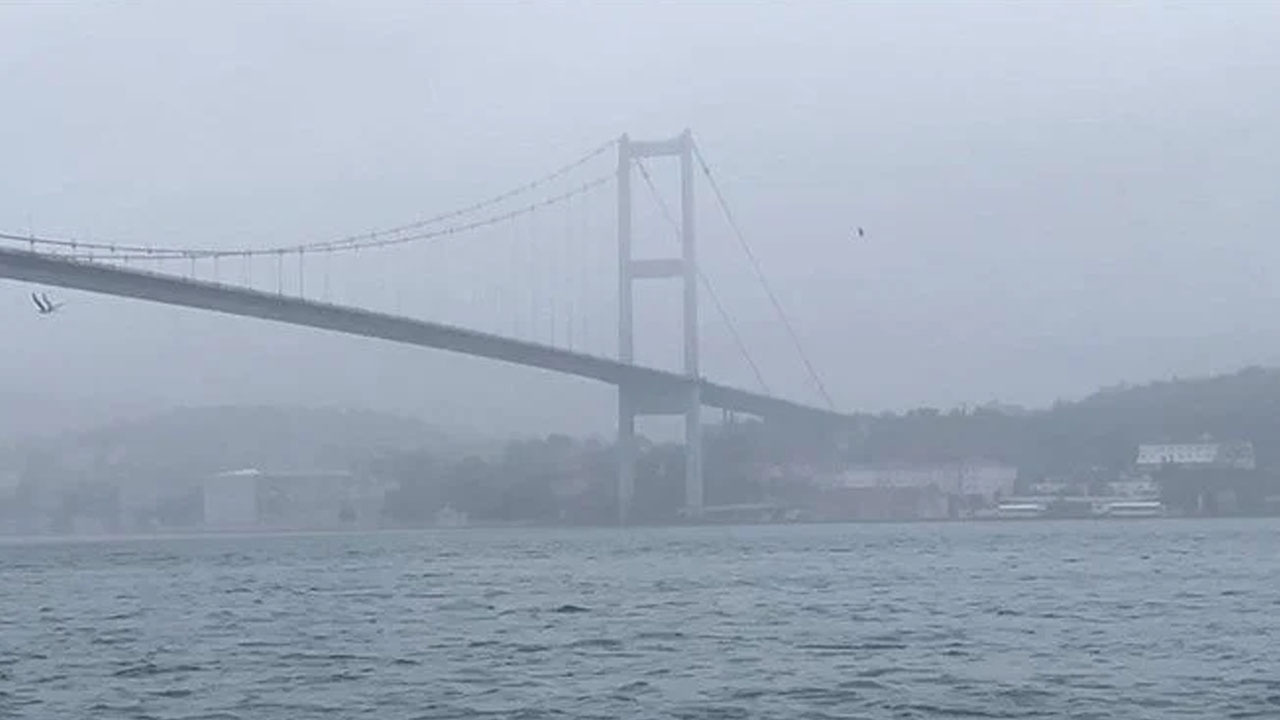 İstanbul’da gemi trafiği askıya alındı