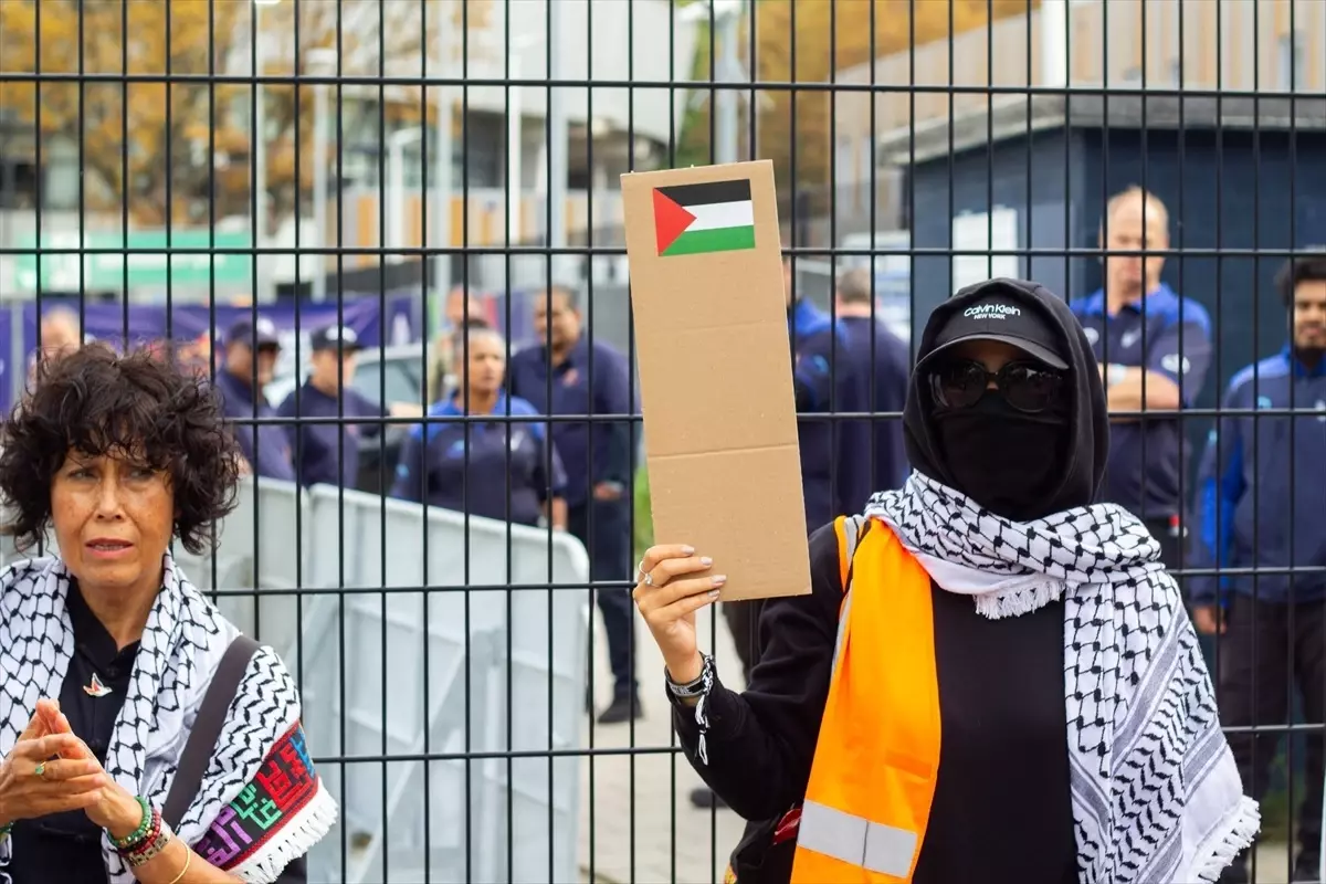 hollandada israil protestosu 2OGQ7j5L