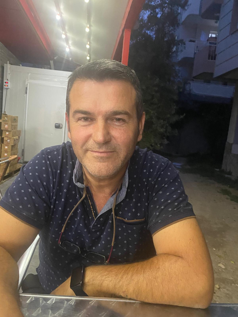 Mezarlıkta Çalışan Zafer İpek