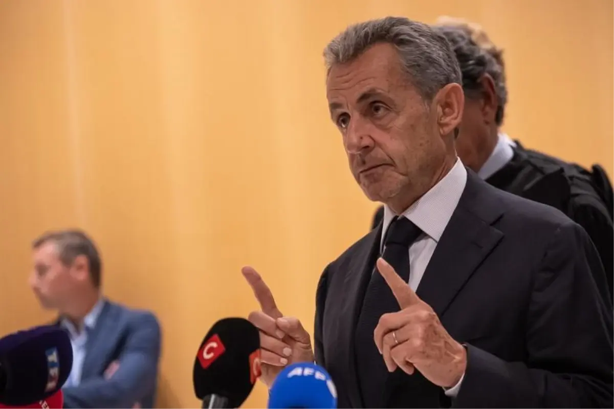 eski fransa cumhurbaskani sarkozy hapis cezasina girecek esOp8gUP.jpg