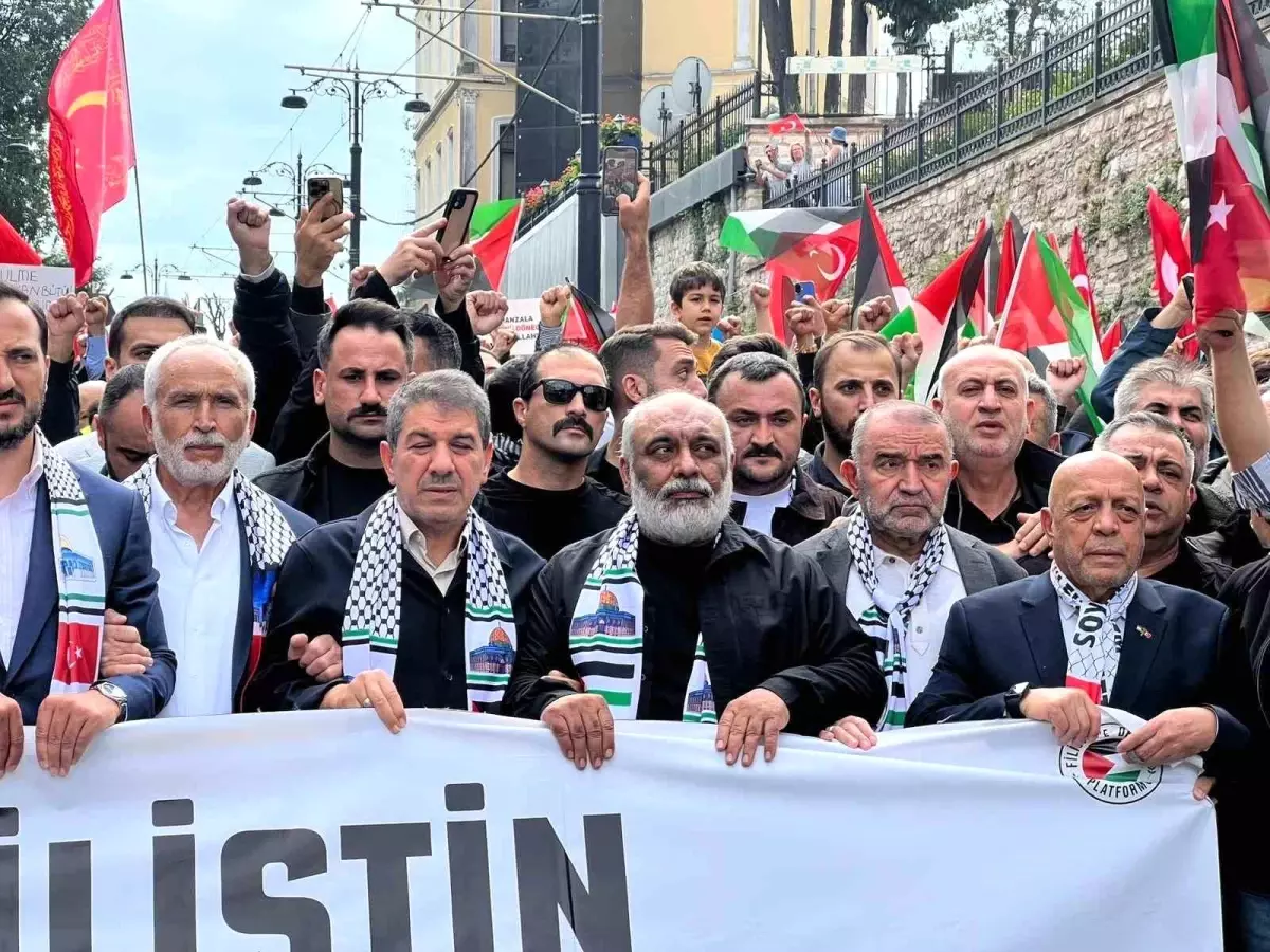 istanbulda israilin filistin soykirimina karsi buyuk yuruyus Bjyclx6I