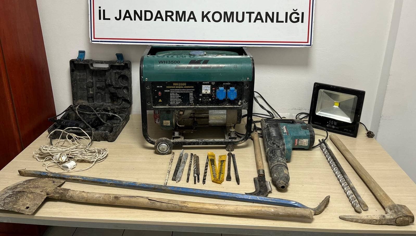 karabukte 4 kisi kacak kazi yaparken yakalandi 6JlwxTTs.jpg