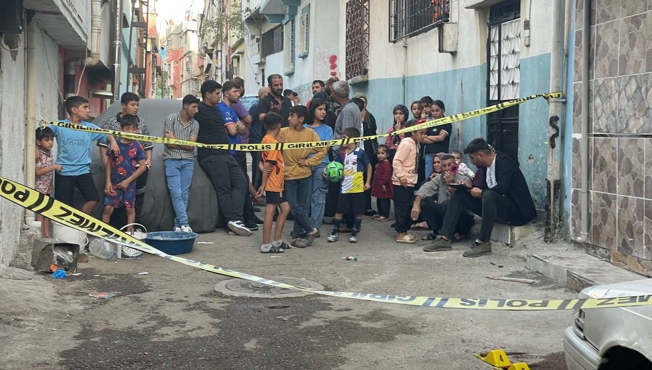 tartistigi kardesi tarafindan bicaklanarak olduruldu pk3BX3BP