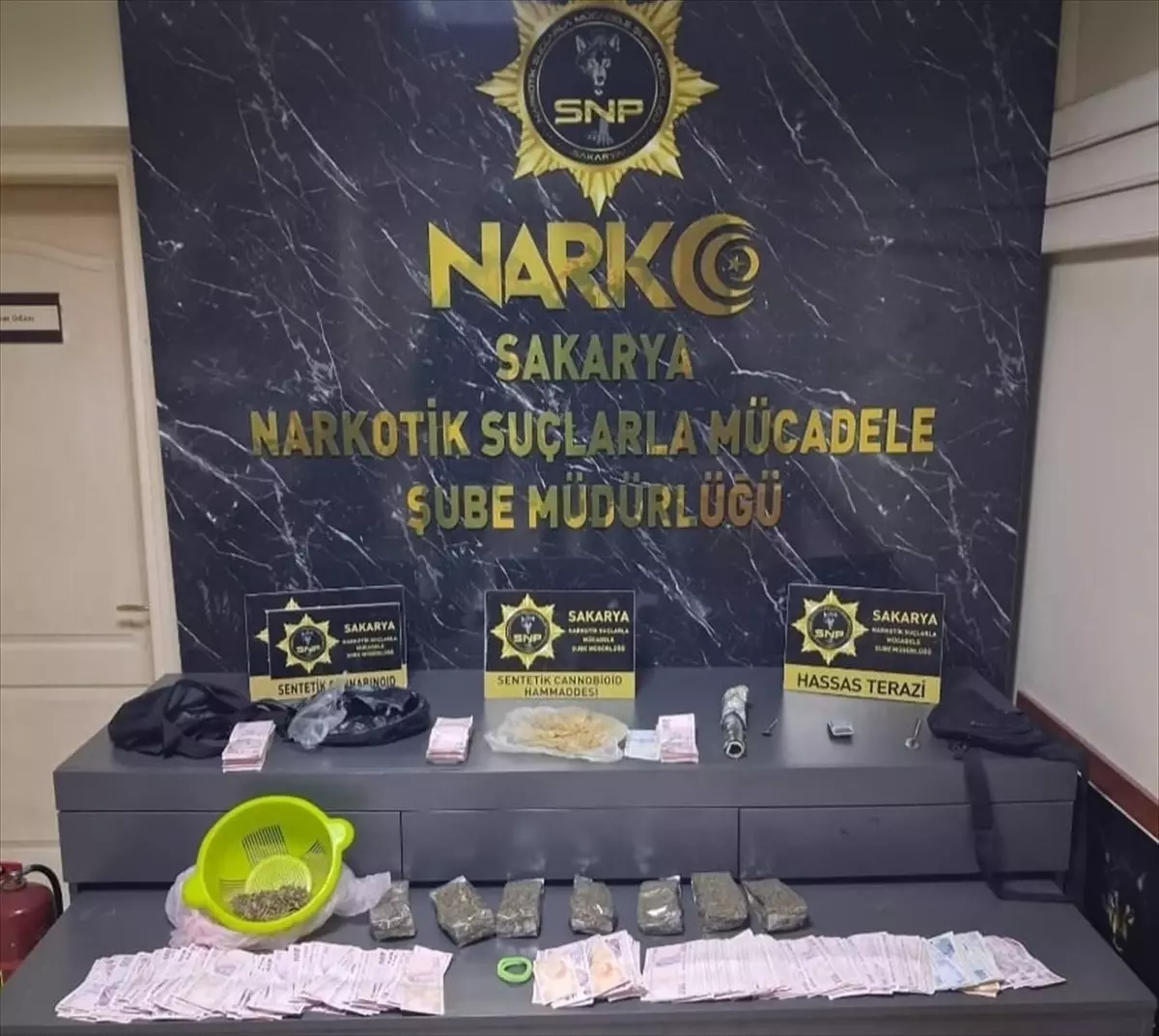 adapazarinda uyusturucu operasyonu 1 tutuklama A77jHulF.jpg