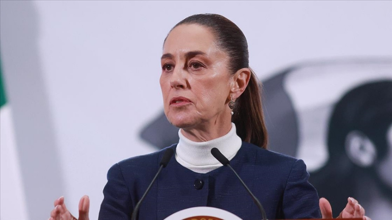 meksika devlet baskani sheinbaum sokakta vatandaslarla sohbet ederken bir erkegin cinsel tacizine ugradi qbxW5KS9.png