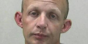 flort-uygulamasi-kabusa-dondu-tanistigi-kisilere-hiv-bulastirdigi-ortaya-cikti-BOD6aXyU