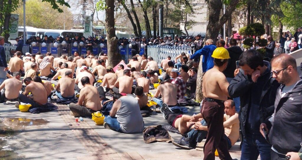 iscilerin-maasinin-4te-1i-odendi-8EE1PhWV