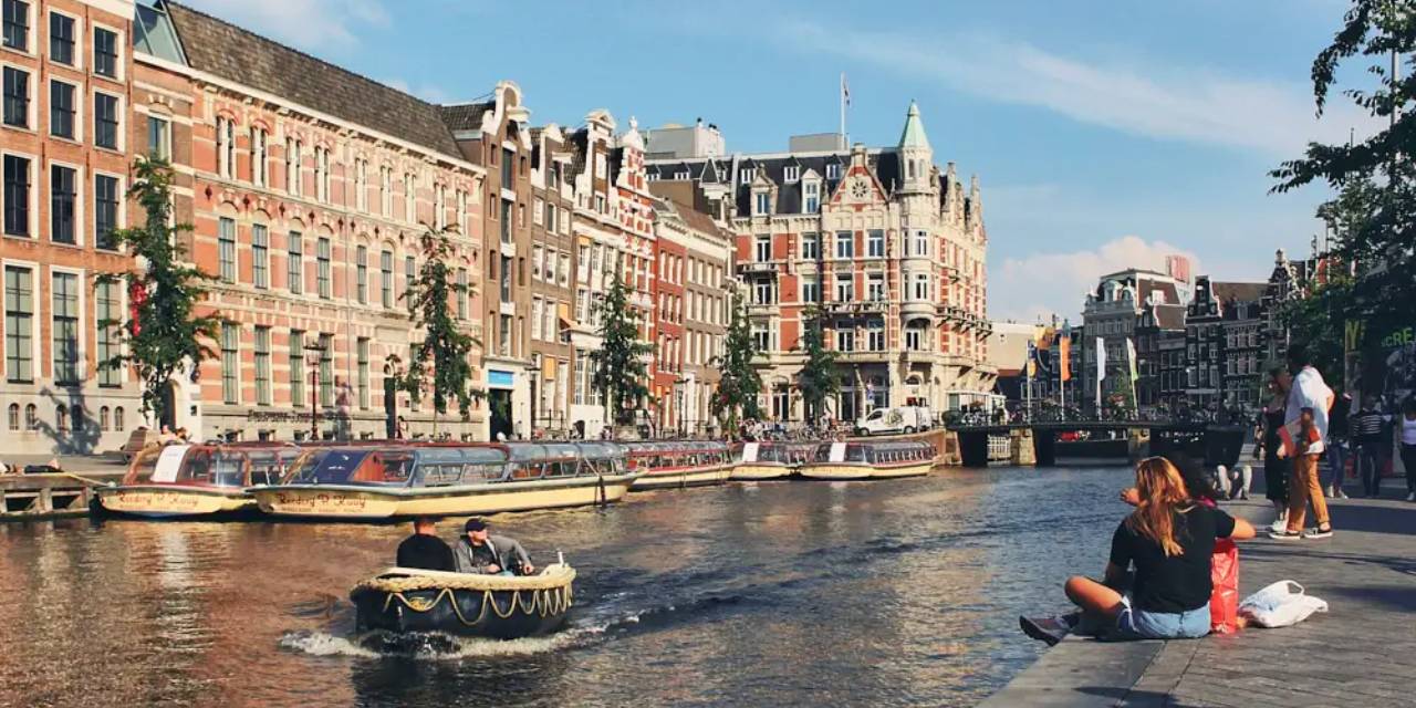 Amsterdam, İklim Değişikliği İçin Reklamları Yasakladı: Et ve Uçak Seyahatleri Artık Görünmeyecek