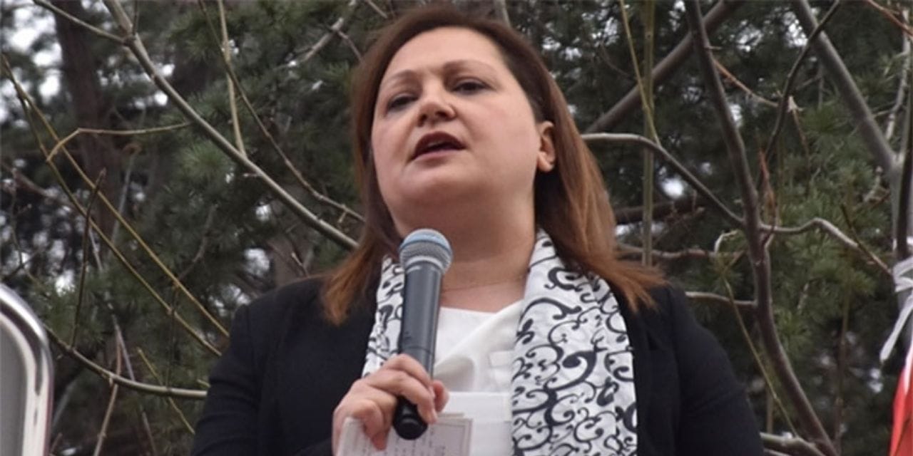 ismail-saymaz-duyurdu-burcu-koksal-akp-rozeti-takacak-T1FfuBfv
