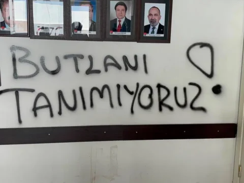 Chp aksaray il baskanligina atamaya tepki gosteren partililer nobet baslatti 6npYWG9y