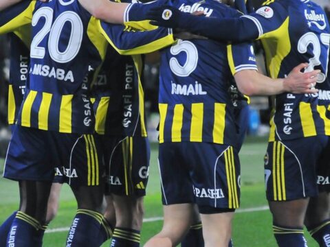 Fenerbahcenin yildizi almanya yolcusu transfere onay verdi IkG8fRqL